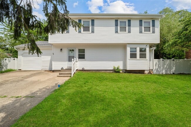 property at 9 Denise Ct