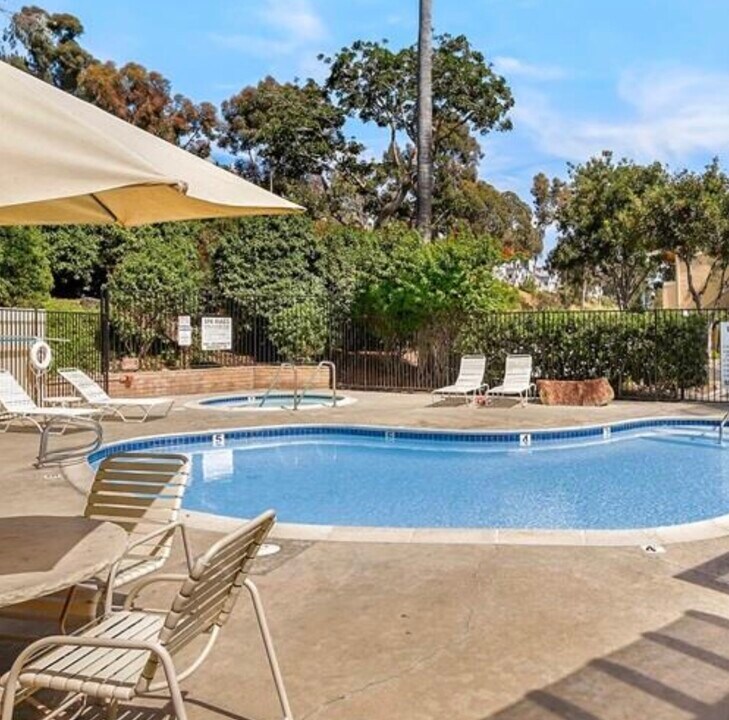9929 Erma Rd, Unit 206 in San Diego, CA - Building Photo
