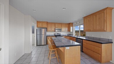 461 E Hazelwood Dr in Oak Harbor, WA - Building Photo - Building Photo