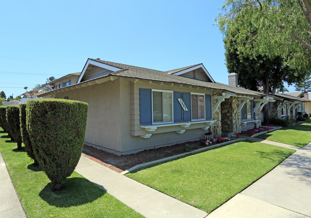 7602 Volga Dr in Huntington Beach, CA - Building Photo