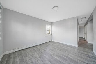 110 2nd Ave in Bay Shore, NY - Building Photo - Building Photo