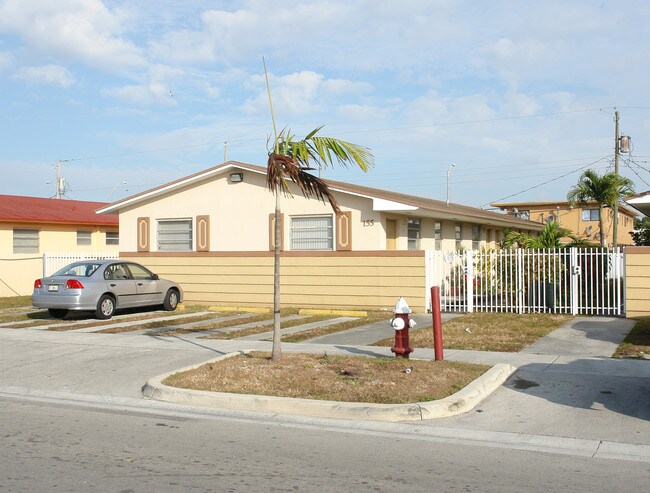 145-155 W 25th St in Hialeah, FL - Building Photo - Building Photo