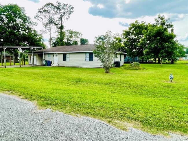 105 Cornelia St in Sweeny, TX - Building Photo - Building Photo