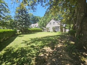 302 Wilson Ave in Kent, OH - Foto de edificio - Building Photo