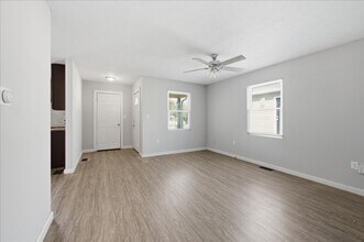 2819 N Gladstone Ave in Indianapolis, IN - Building Photo - Building Photo