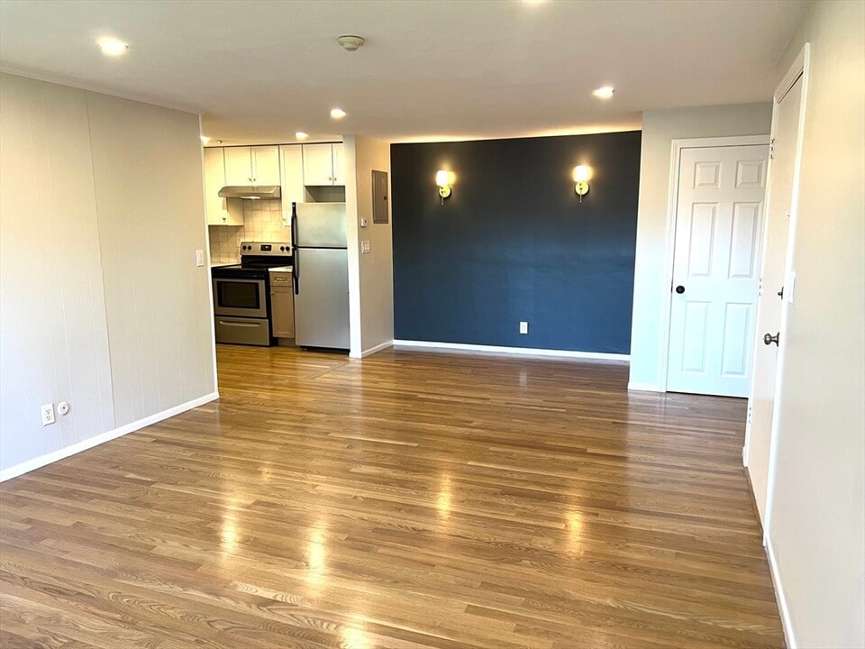 4 Tara Dr in Weymouth, MA - Building Photo