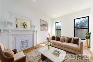 Decatur St, Unit 2 in Brooklyn, NY - Building Photo