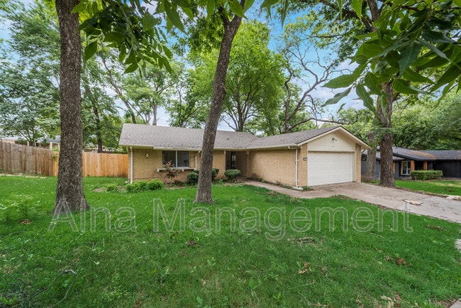 property at 4 Eastlane Pl