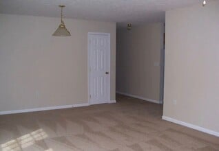 125 Red Hawk Dr in Vine Grove, KY - Building Photo - Building Photo