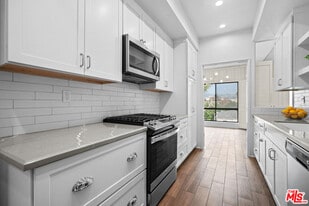 1167 S Roxbury Dr in Los Angeles, CA - Building Photo