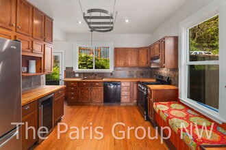 3856 18th Ave SW in Seattle, WA - Building Photo - Building Photo