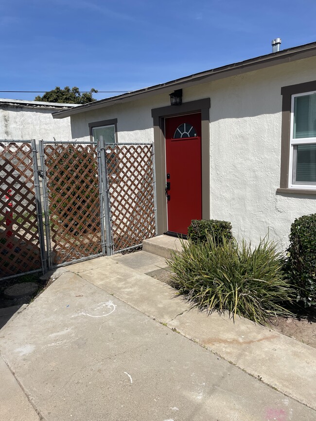 287 W Mission Ave, Unit A in Ventura, CA - Building Photo - Building Photo