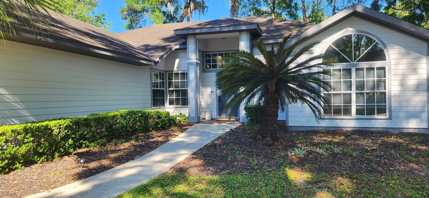 2031 SW 75th Terrace in Gainesville, FL - Foto de edificio