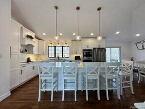 44 Eisenhower Dr in East Quogue, NY - Foto de edificio - Building Photo