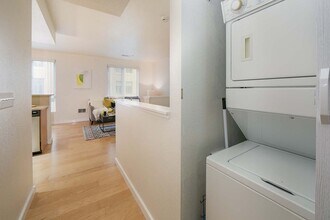 1511 Jefferson St, Unit 121 in Oakland, CA - Foto de edificio - Building Photo