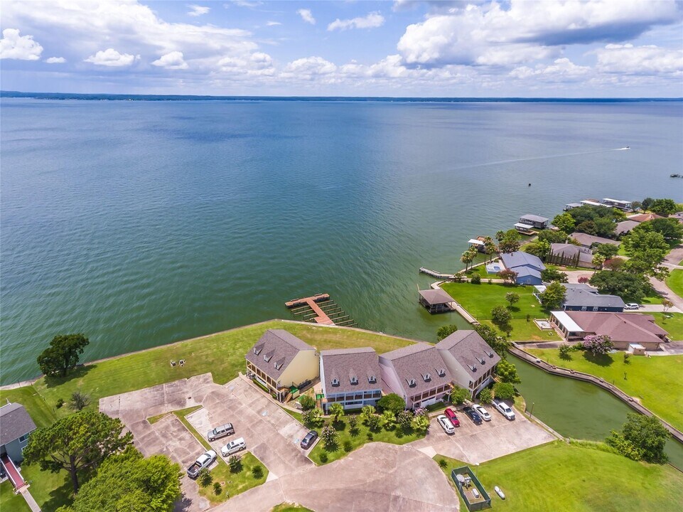 445 Carolcrest Ln in Livingston, TX - Building Photo