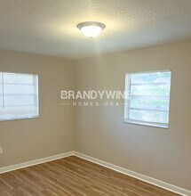 5711 N 43rd St in Tampa, FL - Building Photo - Building Photo