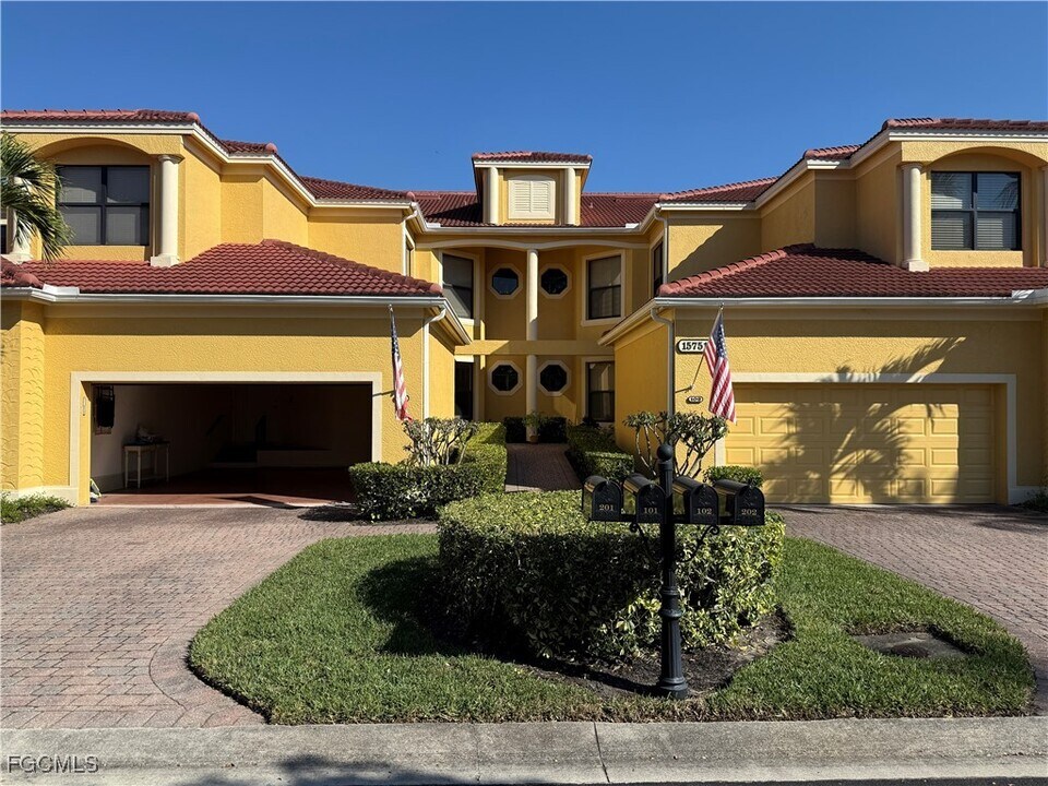 15751 Prentiss Pointe Cir in Ft. Myers, FL - Building Photo