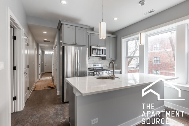 3135 N Oakley Ave in Chicago, IL - Building Photo - Building Photo