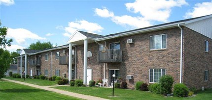 Colonial Place Apartments in Antigo, WI - Building Photo - Building Photo