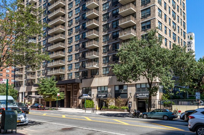 Continental Towers in New York, NY - Foto de edificio - Building Photo