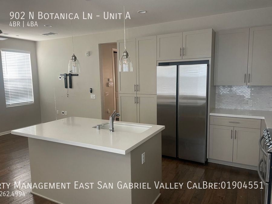 902 Botanica Ln in Azusa, CA - Building Photo