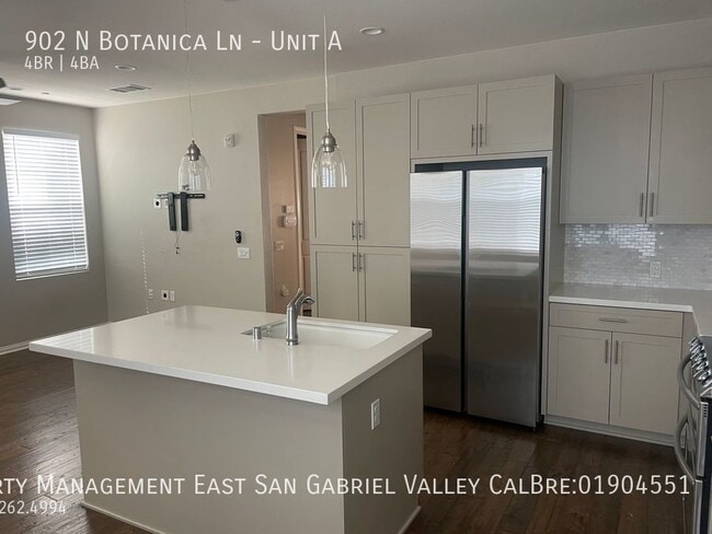 property at 902 Botanica Ln