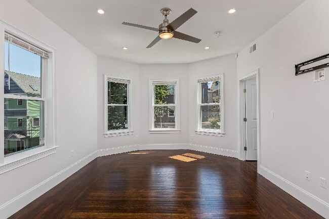 24 Stockwell St, Unit 1 in Boston, MA - Building Photo - Building Photo