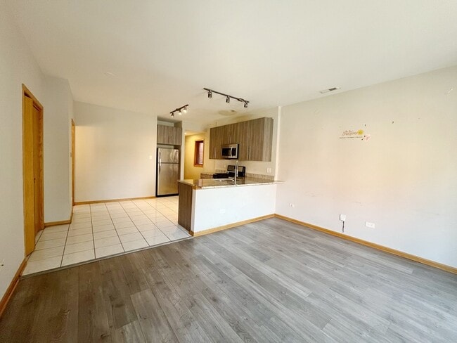 2413 W Taylor St, Unit 2 in Chicago, IL - Building Photo - Building Photo