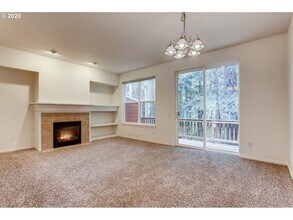 2143 NE Sheffield Ave in Hillsboro, OR - Building Photo - Building Photo