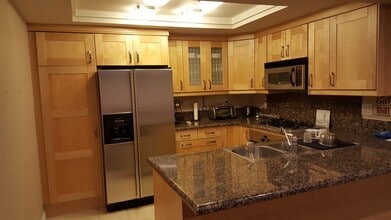 6504 E Camino Vista in Anaheim, CA - Building Photo - Building Photo