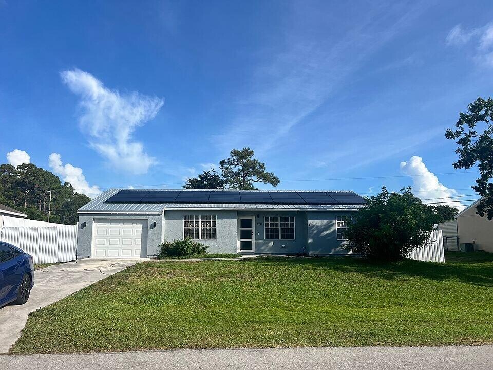 2216 SE Newcastle Terrace in Port St. Lucie, FL - Building Photo