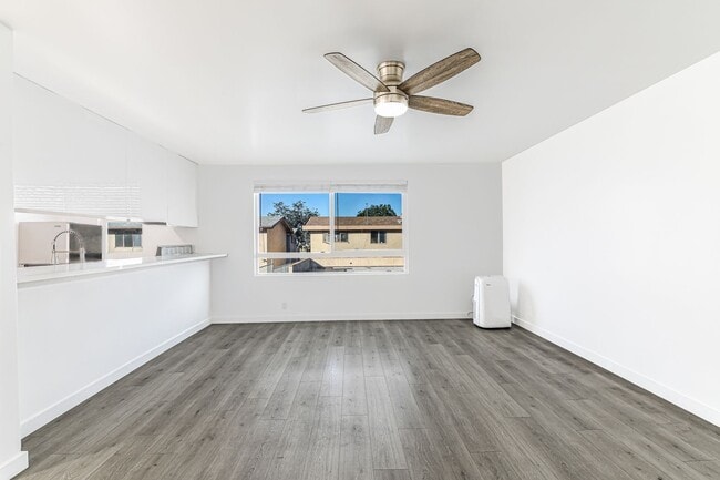 5005 August St in Los Angeles, CA - Foto de edificio - Building Photo