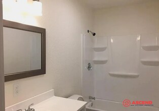 404 Decatur St in Bakersfield, CA - Building Photo - Building Photo