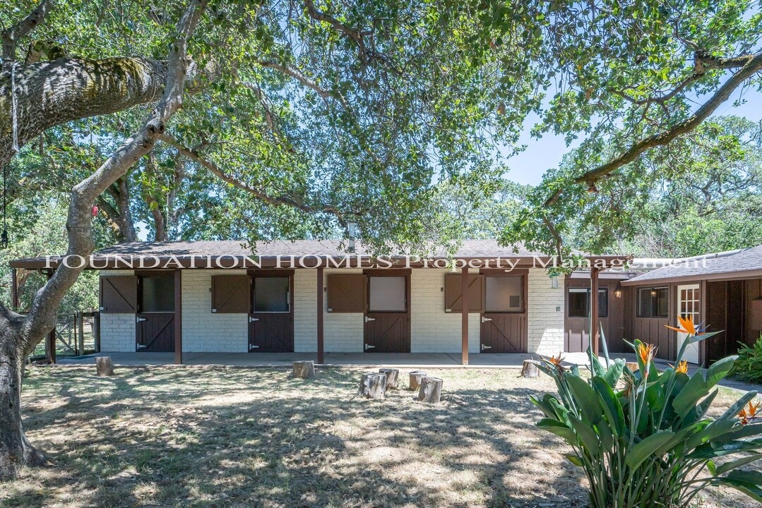 561 Wilson Ave in Novato, CA - Building Photo