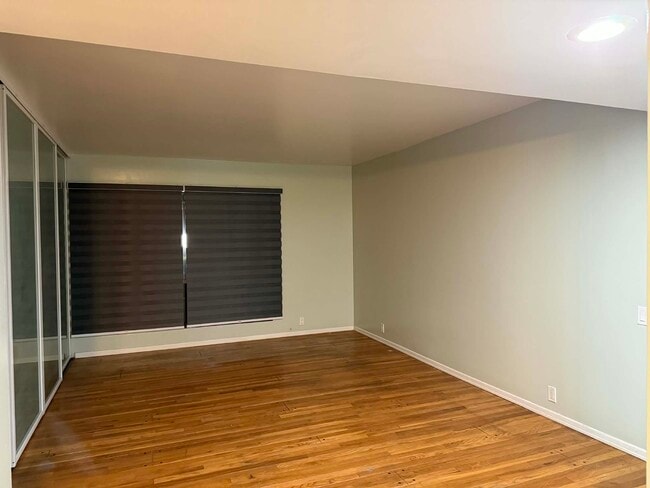 3200 S Sepulveda Blvd, Unit QMNC Unit J23 in Los Angeles, CA - Building Photo - Building Photo