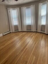 27 Broadway in Newton, MA - Foto de edificio - Building Photo