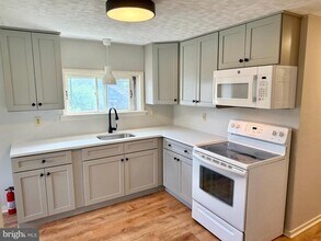 1552 E Philadelphia Ave in Gilbertsville, PA - Building Photo - Building Photo