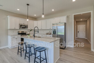 27429 E Oak Vw Dr in Lone Jack, MO - Building Photo - Building Photo