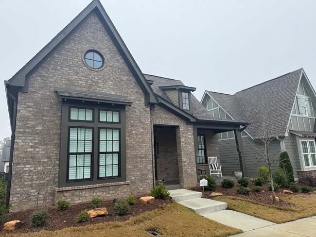 1725 Coburn St in Hoover, AL - Foto de edificio - Building Photo