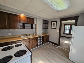 124 Moir St in Waterloo, IA - Building Photo - Building Photo