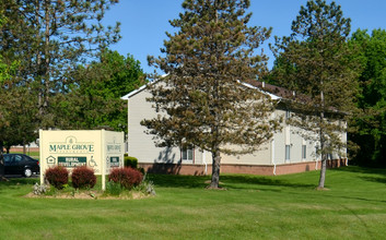 Maple Grove in Farmington, NY - Building Photo - Building Photo