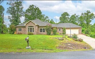 1 Yarty Ln in Bella Vista, AR - Building Photo