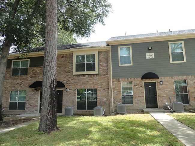 Forest Gate Apartments in Huntsville, TX - Building Photo - Building Photo