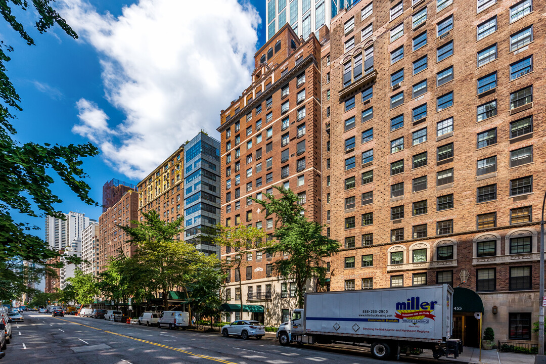 447 E 57th St in New York, NY - Foto de edificio