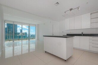 92 SW 3rd St, Unit 3503 in Miami, FL - Building Photo - Building Photo