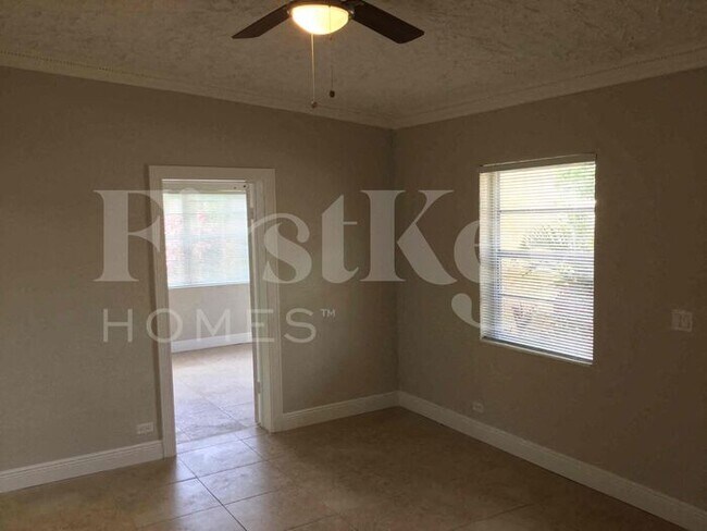 16410 NW 20th Ave in Opa Locka, FL - Building Photo - Building Photo