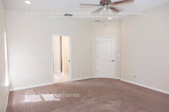 11152 Oyster Bay Cir in New Port Richey, FL - Building Photo - Building Photo