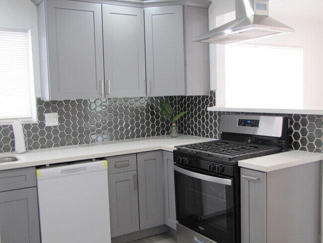 980 W Battery St in Los Angeles, CA - Building Photo - Building Photo