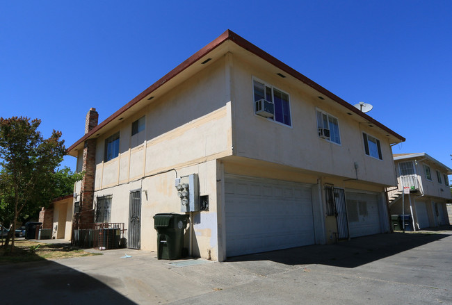 83 Nedra Ct in Sacramento, CA - Foto de edificio - Building Photo